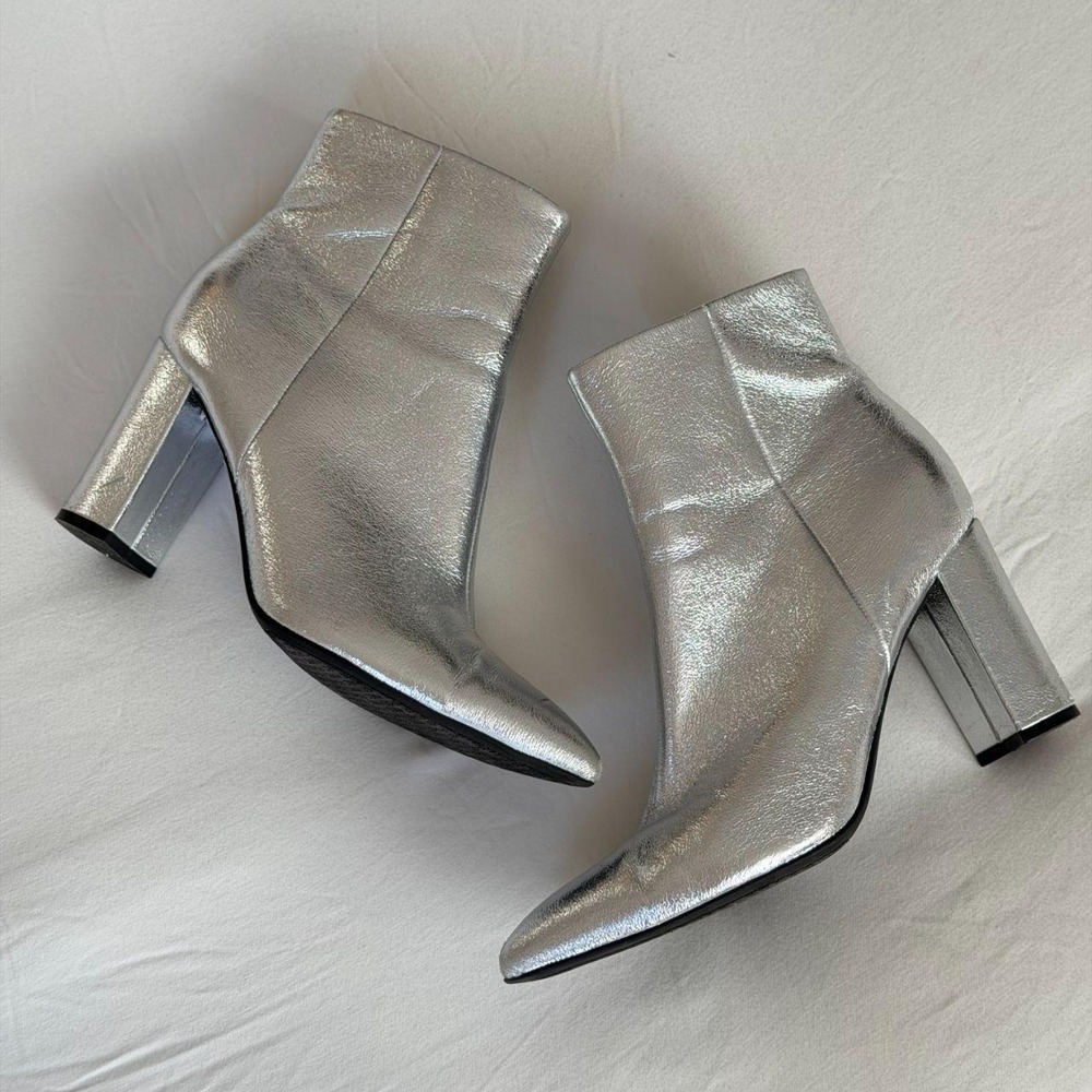 Marc Fisher LTD Ulani Silver Leather Pointed Toe Ankle Boots 8M MFGLORENA4-R